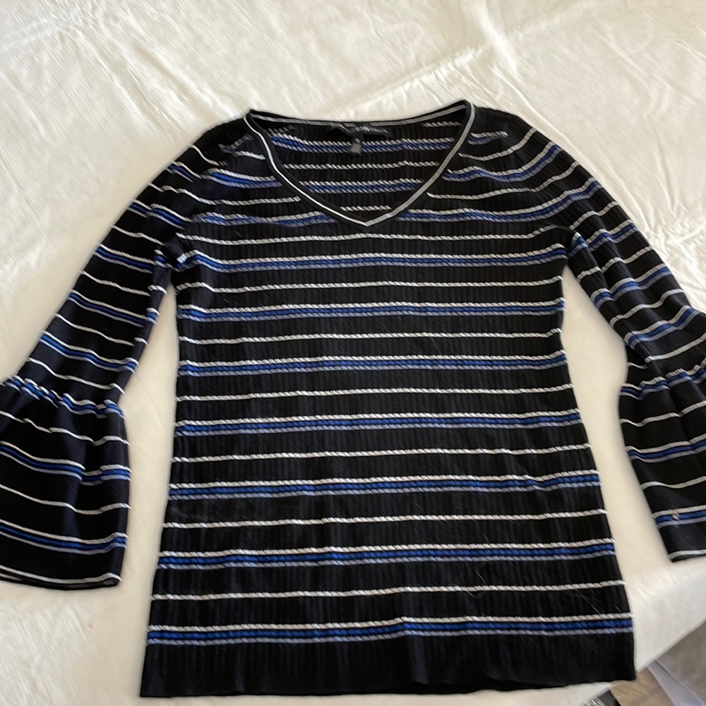 Light ribbed cotton sweater w bell sleeve detail